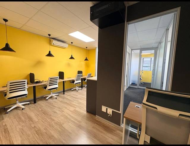 175M² OFFICE TO LET IN FOURWAYS